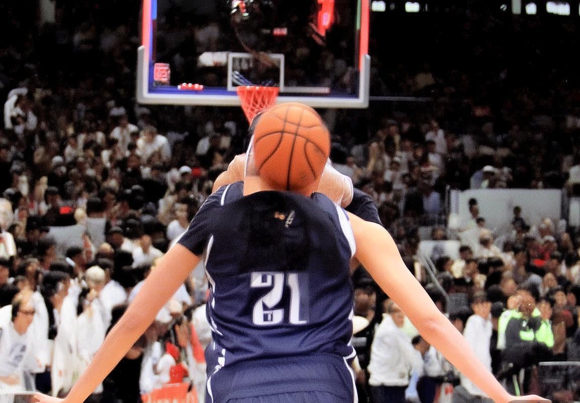 2018年NBA老鹰对国王激战：年轻球员闪耀，未来可期(图3)